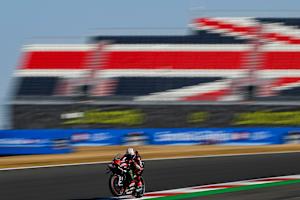 Marco Bezzecchi auf dem Weg zu Platz 1 im Silverstone-Zeittraining
