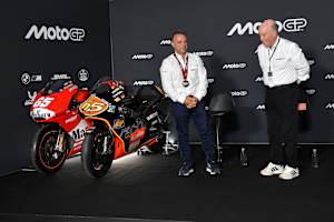 Loris Capirossi wurde persönlich von Carmelo Ezpeleta geehrt