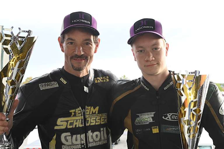 Markus Schlosser mit seinem Beifahrer Lucas Krieg (re.)