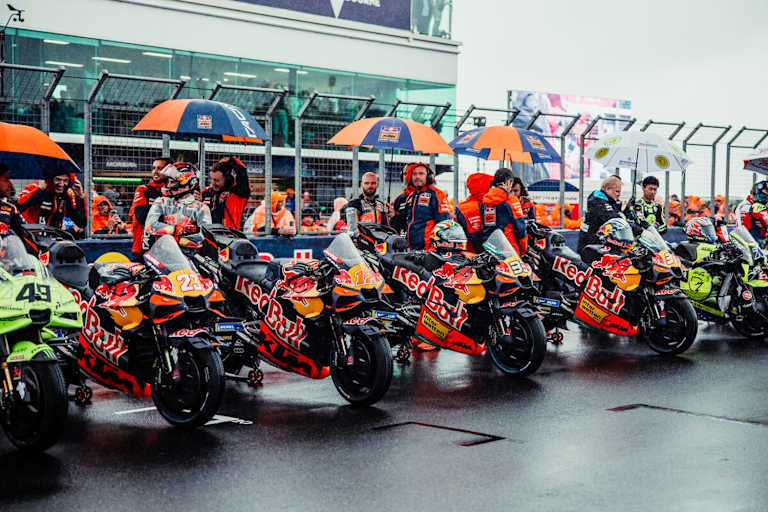 Statt einem MotoGP-Rennen gab es nur eine Parade für die Fans