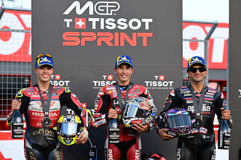 Sprint-Podium mit überraschender Besetzung: Marquez, Moreira (li.), Martin