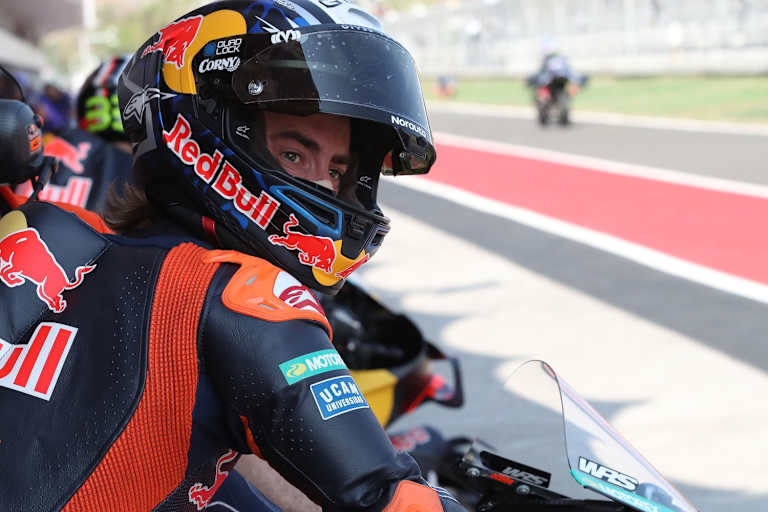 Pedro Acosta (KTM) vor der finalen Attacke auf Position 4
