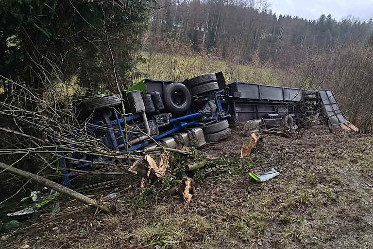 Der verunglückte Transporter vom Kawasaki-Team Bolliger Switzerland