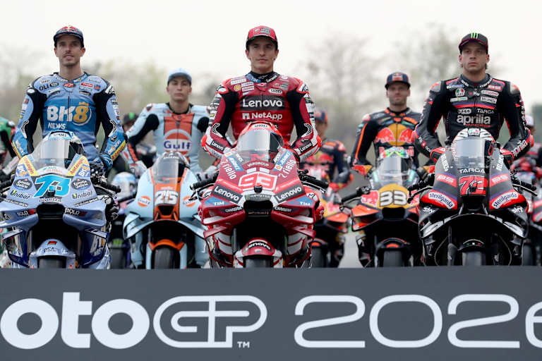 MotoGP-Elite: Bezzecchi (re.) mit Marc und Alex Marquez