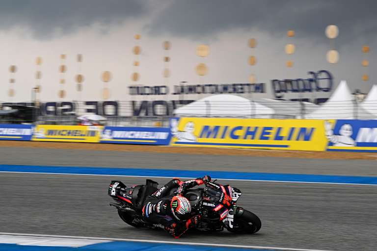 Bestzeit vor dramatischem Himmel für Aprilia-Pilot Bezzecchi