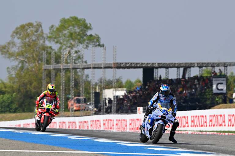 Alex Marquez (Ducati) vor Honda-Rookie Diogo Moreira