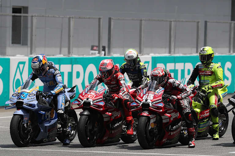 Vier Fahrer mit aktuellem Werksmaterial von Ducati lagen lange in Führung