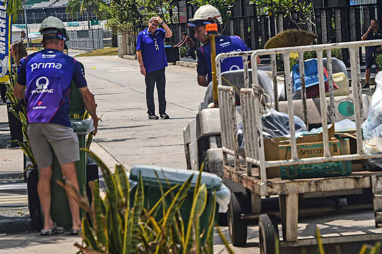 Unglaublich, aber wahr: Aufräum-Trupp mit Miller und Razgatlioglu