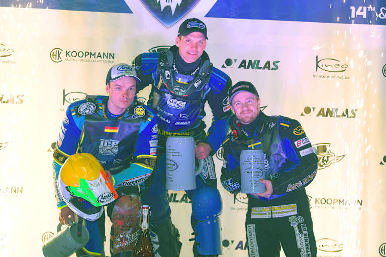 Inzell GP 2: Niclas Svensson, Luca Bauer (l.) und Martin Haarahiltunen (r.)