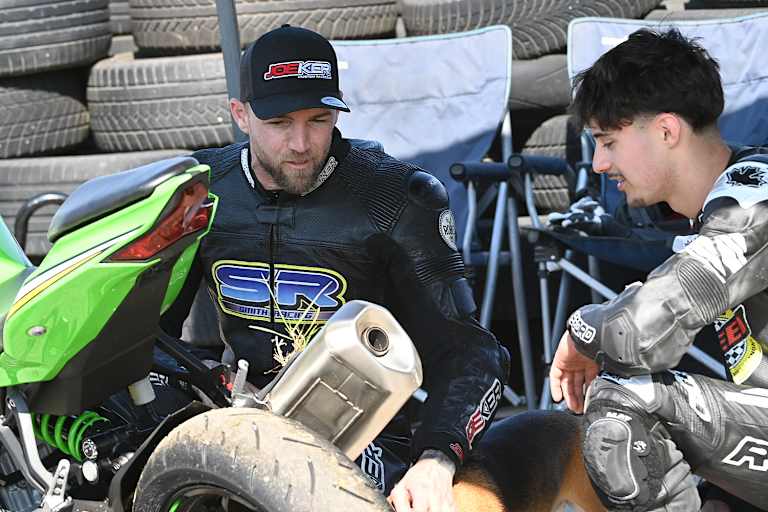 Julian Trummer gibt seine Erfahrung an ambitionierte Motorradfahrer weiter