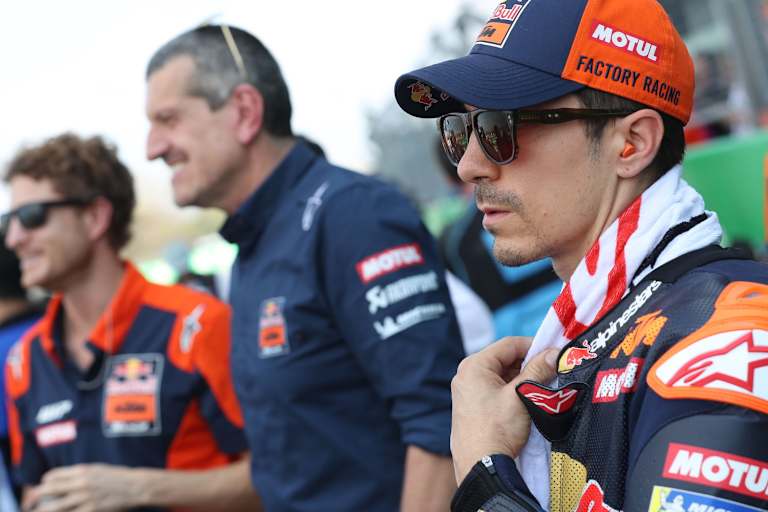 KTM-Tech3-Athlet Maverick Vinales, im Hintergrund Teamboss Günther Steiner