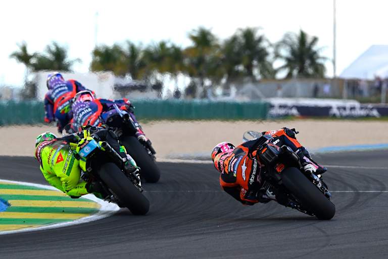 Hinten: Enea Bastianini fährt mit der RC16 weiter hinterher