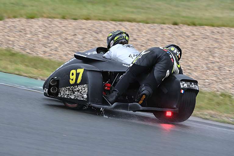 Grabmüller und Kopecky lassen sich auch von Regen nicht einbremsen