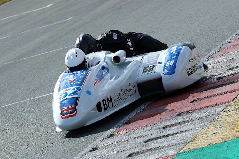 Cory Turner mit Ersatzbeifahrerin Soraya Demeulenaere