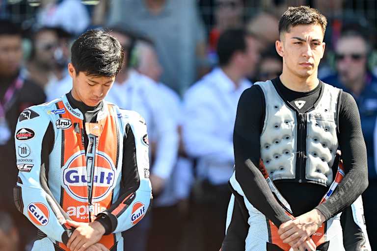 Fahren begehrte Motorräder: Ai Ogura (li.) und Raul Fernandez