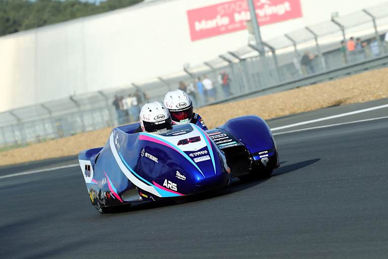 Harry Payne und Kevin Rousseau gewinnen WM-Auftakt in Le Mans