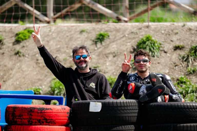 Stress sieht anders aus: Der MotoGP-Spitzenreiter ist entspannt