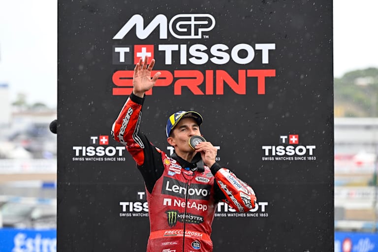 Regensieg nach Sturz für Marc Marquez