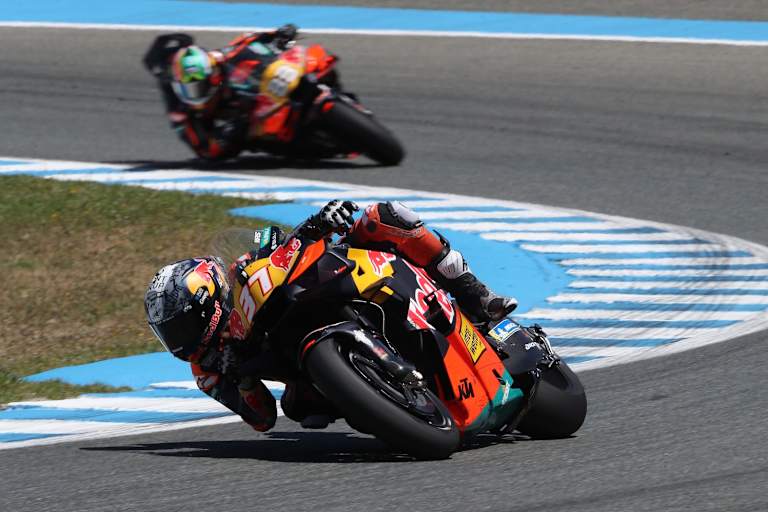 Pedro Acosta kam direkt vor Brad Binder auf Platz 10 in Ziel
