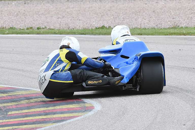 Auch im Team Laidlow gibt es einen verletzten Beifahrer zu beklagen