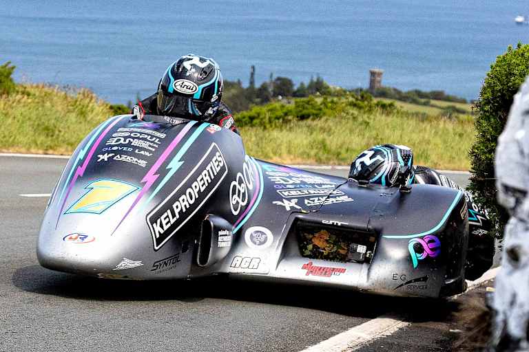 Die Crowe-Brüder werden die Seitenwagen-Rennen mit Startnummer 1 eröffnen