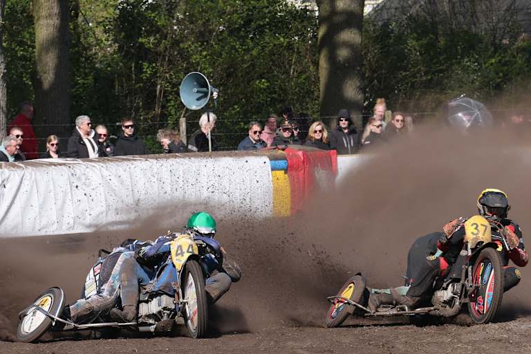 Markus Brandhofer/Bridget Meijerink (44) vor Ole Möller/Imani Hazekamp (37)