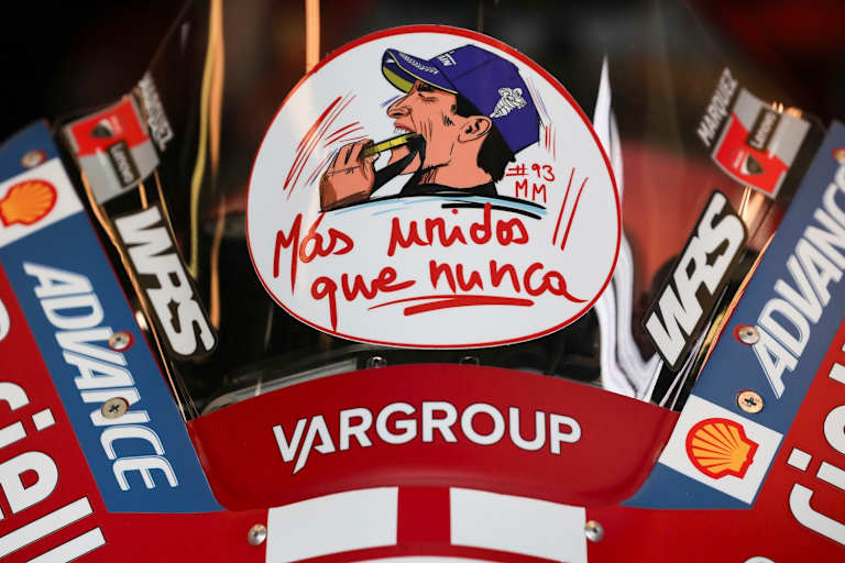 Der verletzte Marc Marquez wurde in Le Mans mit einem Sticker geehrt