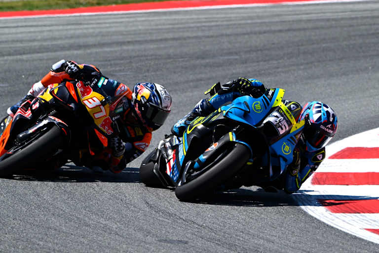 Raul Fernandez (Nr. 25) im Duell mit Pedro Acosta