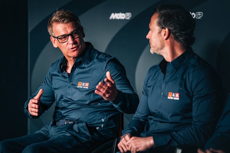 Gottfried Neumeister mit KTM-Rennsportchef Pit Beirer