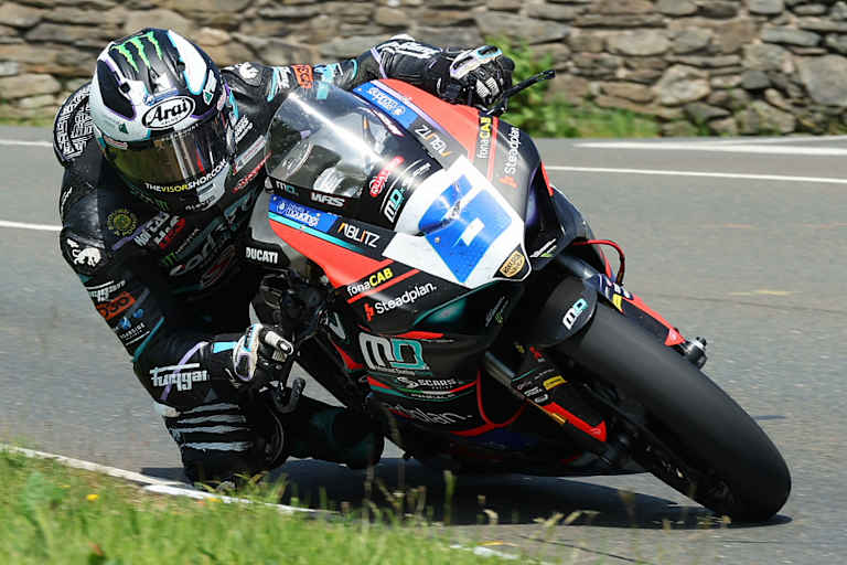 Michael Dunlop in der Supersport-Kategorie eine Klasse für sich