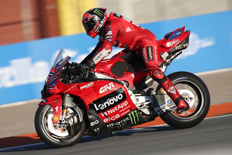 Bulega auf der 1000er-MotoGP-Ducati in Valencia