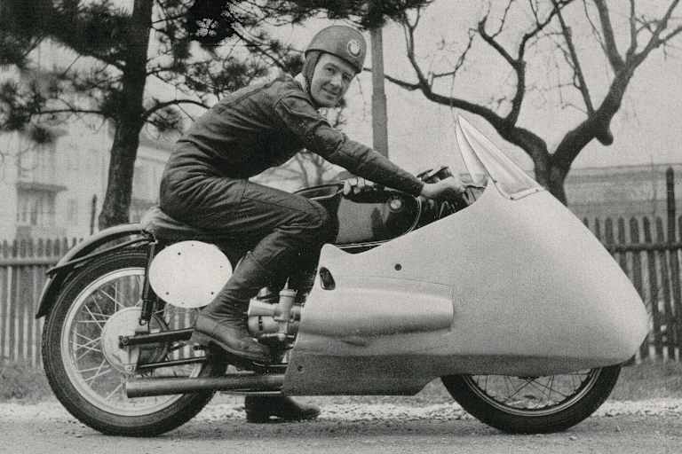 Fergus Anderson auf einer BMW500 im Jahr 1956