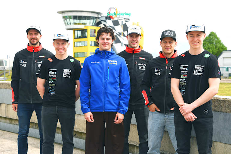 Bei der Vorstellung tummelten sich auch Fahrer am Sachsenring