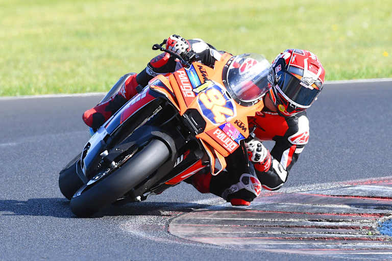 Jonas Folger mit der KTM 990 RC R in Most