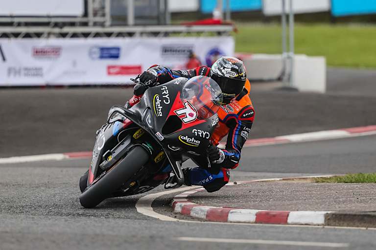 Storm Stacey schafft das Kunststück bei seiner NW200-Premiere zu gewinnen