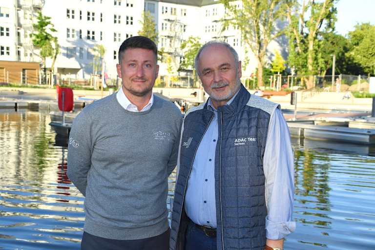 Robert Dorn und Klaus Klötzner (re.) vom ADAC Sachsen