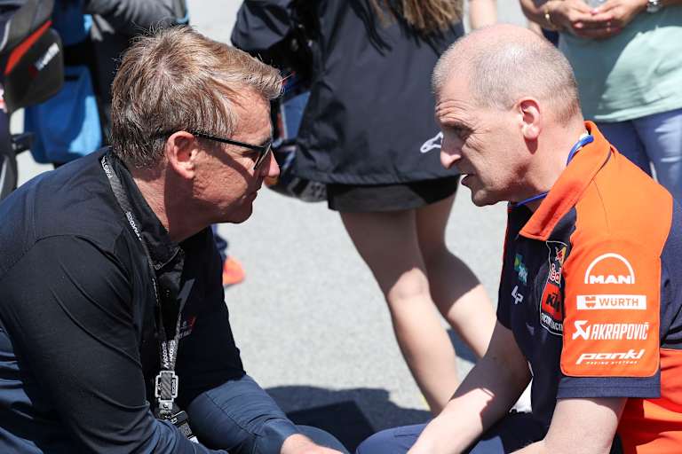KTM-Racing-Chef Pit Beirer mit MotoGP-Teammanager Aki Ajo