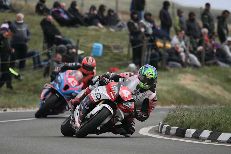Die Superstock-Motorräder bleiben am Dienstag in den Garagen