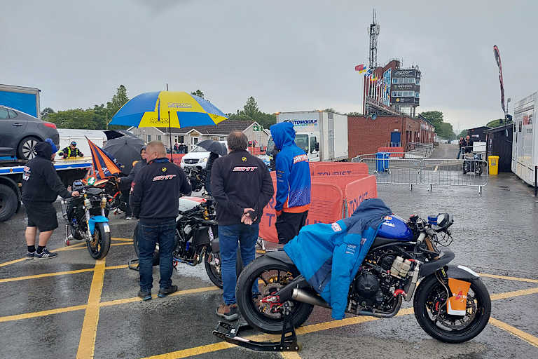 Einsetzender Regen verhinderte das Sportbike-Rennen am Abend