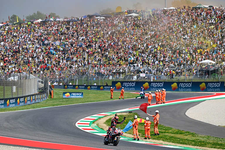 Auch Pecco Bagnaia wurde in Mugello gefeiert