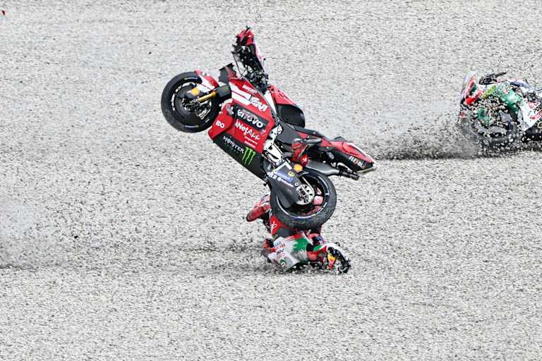 Seit dem Horrorcrash in Barcelona verletzt: Johann Zarco (Honda)