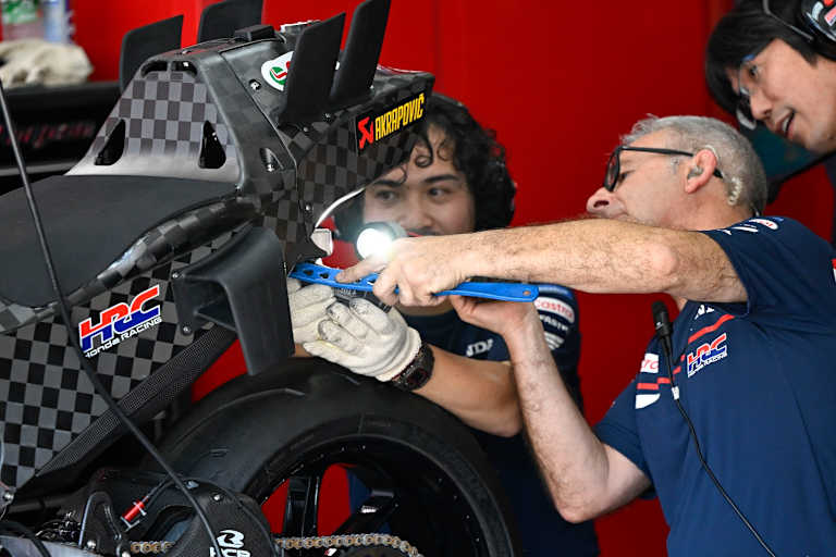 In der MotoGP sind Techniker aus der ganzen Welt am Werk