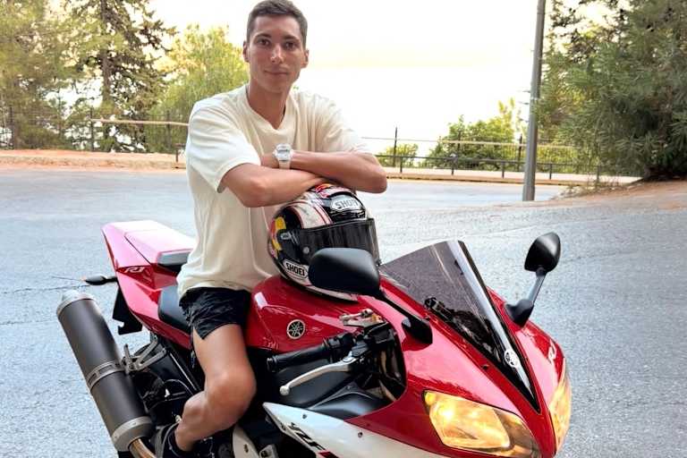 MotoGP-Pilot und Superbike-Champion Razgatlioglu auf einer «alten» R1
