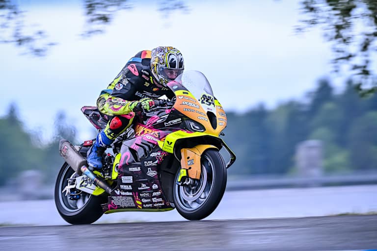 Fedrik Matthys stürmt den Titel in der ESR Superbike entgegen
