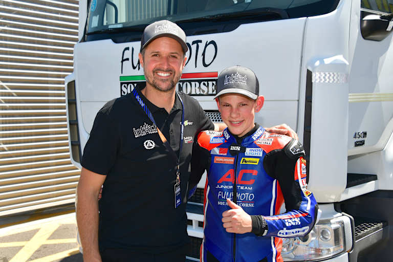 Tom Lüthi mit Nachwuchshoffnung Alessio Arnold