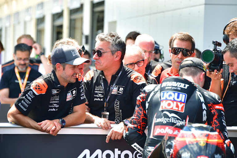 Tom Lüthi hilft IntactGP als Riding-Coach