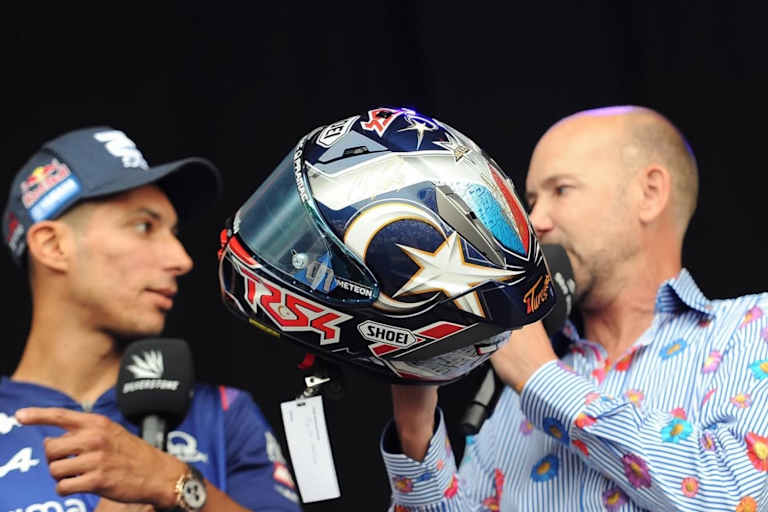 Ein Helm von Toprak Razgtlioglu kam ebenfalls unter den Auktions-Hammer