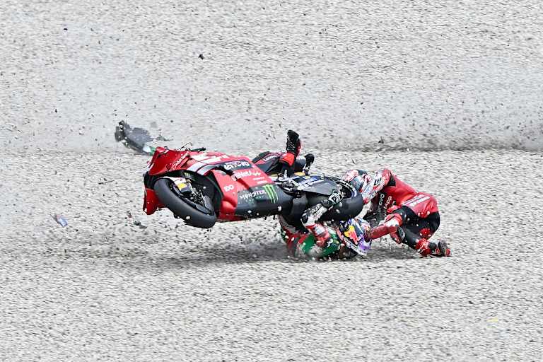 Großer Schreck: Zarco verletzte sich nach dem Start des Catalunya-GP