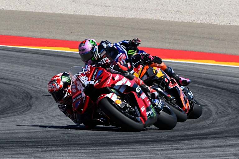 Weit hinten kämpfte Bagnaia mit Bastianini (KTM) und Rins (Yamaha)