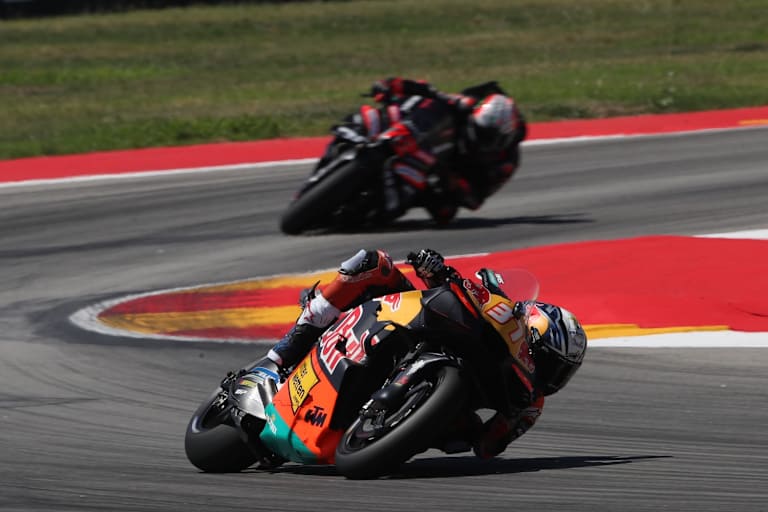 Pedro Acosta (KTM) vor Marco Bezzecchi